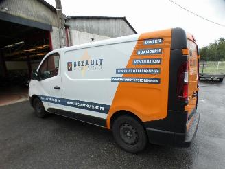Renault Trafic TRAFIC 3 COURT PHASE 1 - 1.6 DCI - 16V TURBO picture 13