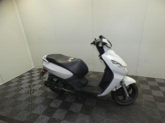 Schade scooter Peugeot  KISBEE 50 2013/9