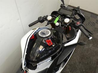 Yamaha YZF - R125  picture 14