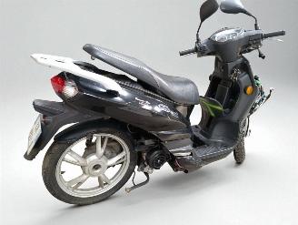 Peugeot  50 TWEET picture 5