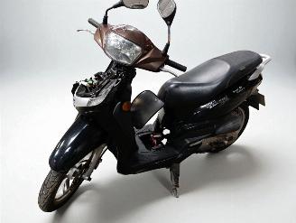 Schade scooter Peugeot  50 TWEET 2013/1
