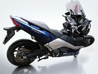krockskadad bil bromfiets Yamaha  530 TMAX 2017/10