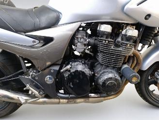 Kawasaki ZR - 7  picture 9