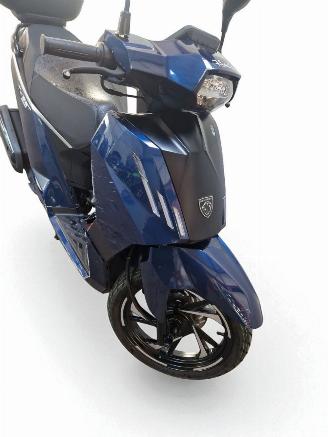 Peugeot  TWEET picture 7