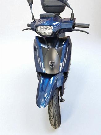 Peugeot  TWEET picture 4