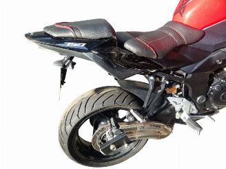 Suzuki  GSR picture 13