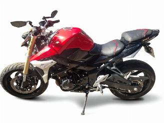 Suzuki  GSR picture 2