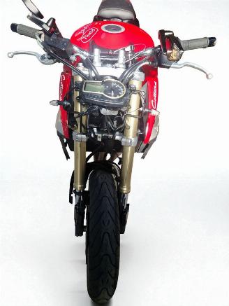 Suzuki  GSR picture 3