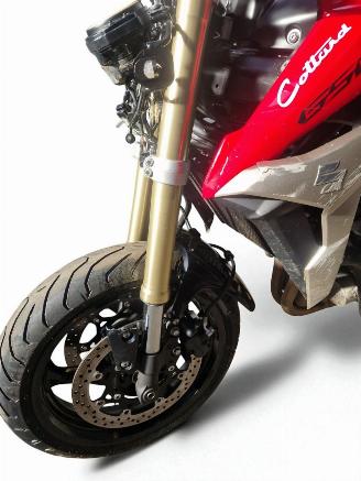 Suzuki  GSR picture 4