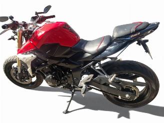 Suzuki  GSR picture 11