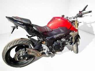 Suzuki  GSR picture 8