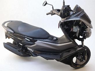 krockskadad bil bromfiets Yamaha  N MAX 2018/5