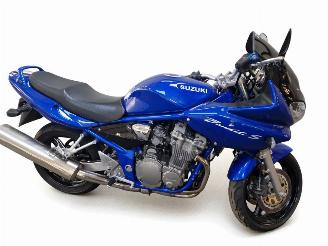 danneggiata motocicli Suzuki  GSF 2004/2