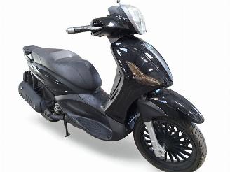 Vaurioauto  scooters Piaggio  BEVERLY 2016/1