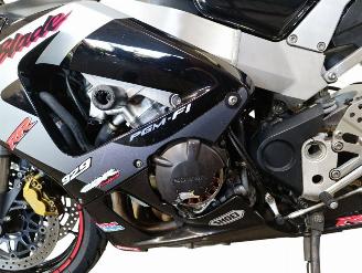 Honda CBR 900 RR picture 19