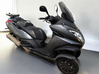 Schade scooter Peugeot  METROPOLIS 2019/9