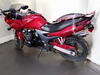 Kawasaki ZR - 7 S picture 12