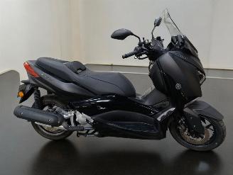 skadebil bromfiets Yamaha Xmax  2021/4