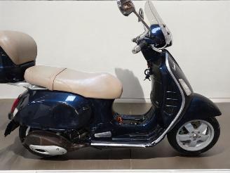 krockskadad bil bromfiets Piaggio  VESPA 2006/7