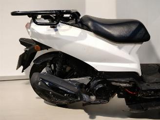 Peugeot  TWEET picture 10