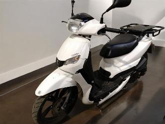 Peugeot  TWEET picture 7