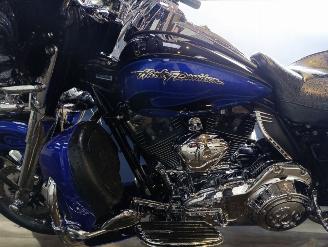 Harley-Davidson Electra Glide ULTRA CLASSIC picture 8