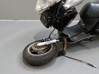 Kymco  GRAND DINK picture 13