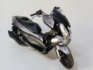Vaurioauto  scooters Honda  PCX 2010/9