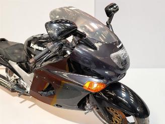 Kawasaki ZZ - R 1100  picture 16