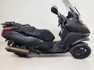 Vaurioauto  scooters Peugeot  METROPOLIS 2018/11