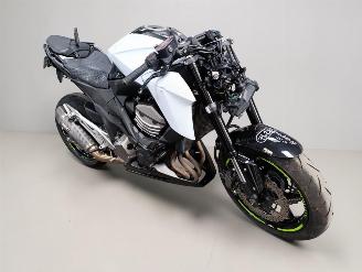 Vaurioauto  motor cycles Kawasaki Z 800  2013/1