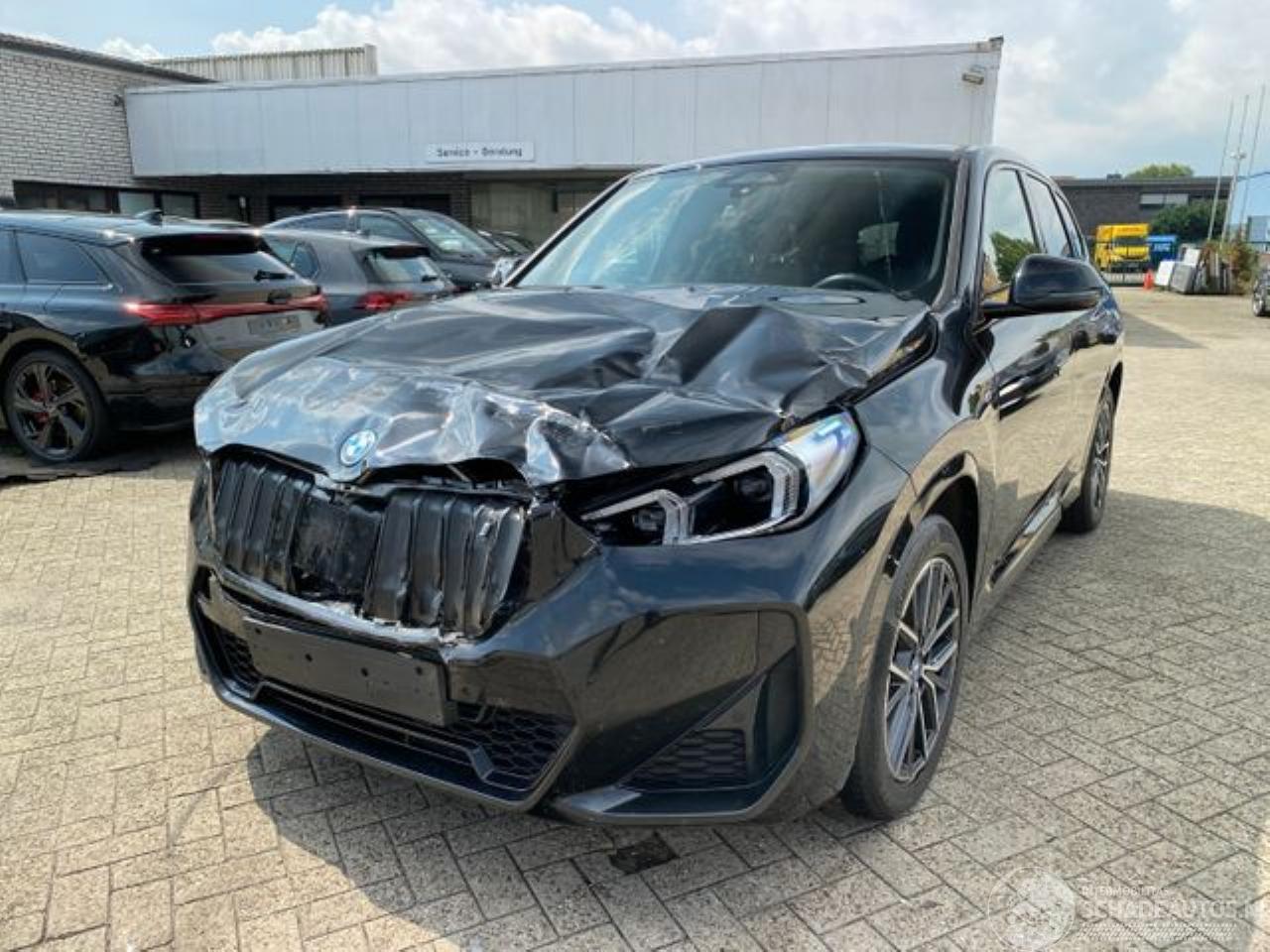 BMW iX1 xDrive30 M Sport *HEAD-UP - NAVI - AHK -KAM*