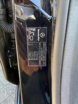 Mercedes E-klasse 300 T AMG Lin *PANO - NAVI - KAM* picture 20