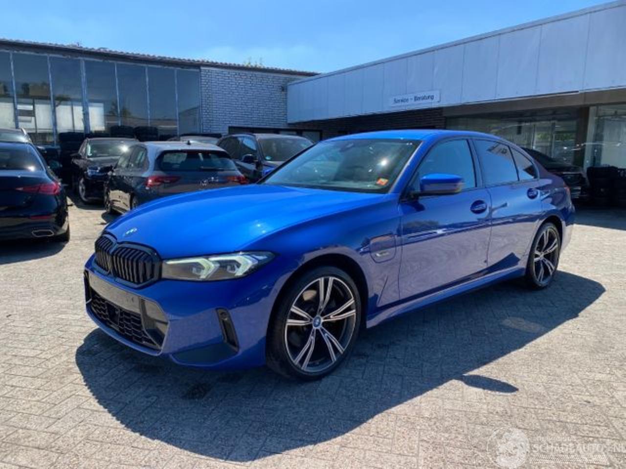 BMW 3-serie 0e xDrive M Sport *NAVI - AHK - KAM*