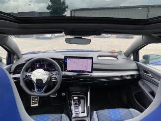 Volkswagen Golf R Variant 4Motion *KAM - AHK - NAV - PANO* picture 16