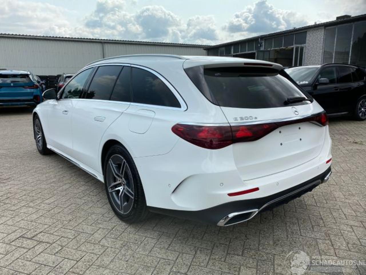 Mercedes E-klasse 300 T dition AMG Lin *NAVI - AHK - KAM*