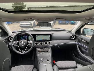 Mercedes E-klasse 300d T AMG Lin* PANO - AHK - KAM - LD* picture 13