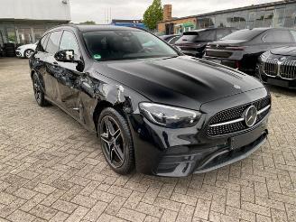 Damaged car Mercedes E-klasse 300d T AMG Lin* PANO - AHK - KAM - LD* 2022/7