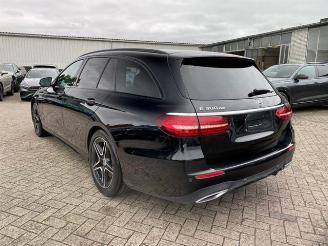 Mercedes E-klasse 300d T AMG Lin* PANO - AHK - KAM - LD* picture 2