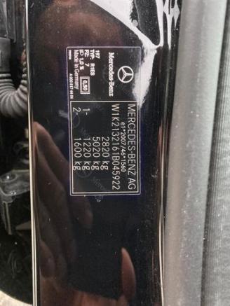 Mercedes E-klasse 300d T AMG Lin* PANO - AHK - KAM - LD* picture 16