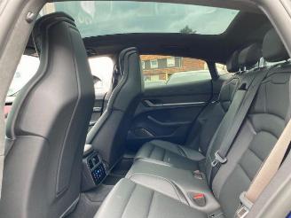 Porsche Taycan Turbo S *HEAD-UP - PANO -KERAMIK* picture 16