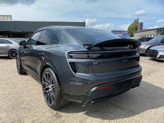 Damaged car Porsche Macan Turbo *PANO - NAVI - KAM - BOSE* 2024/12