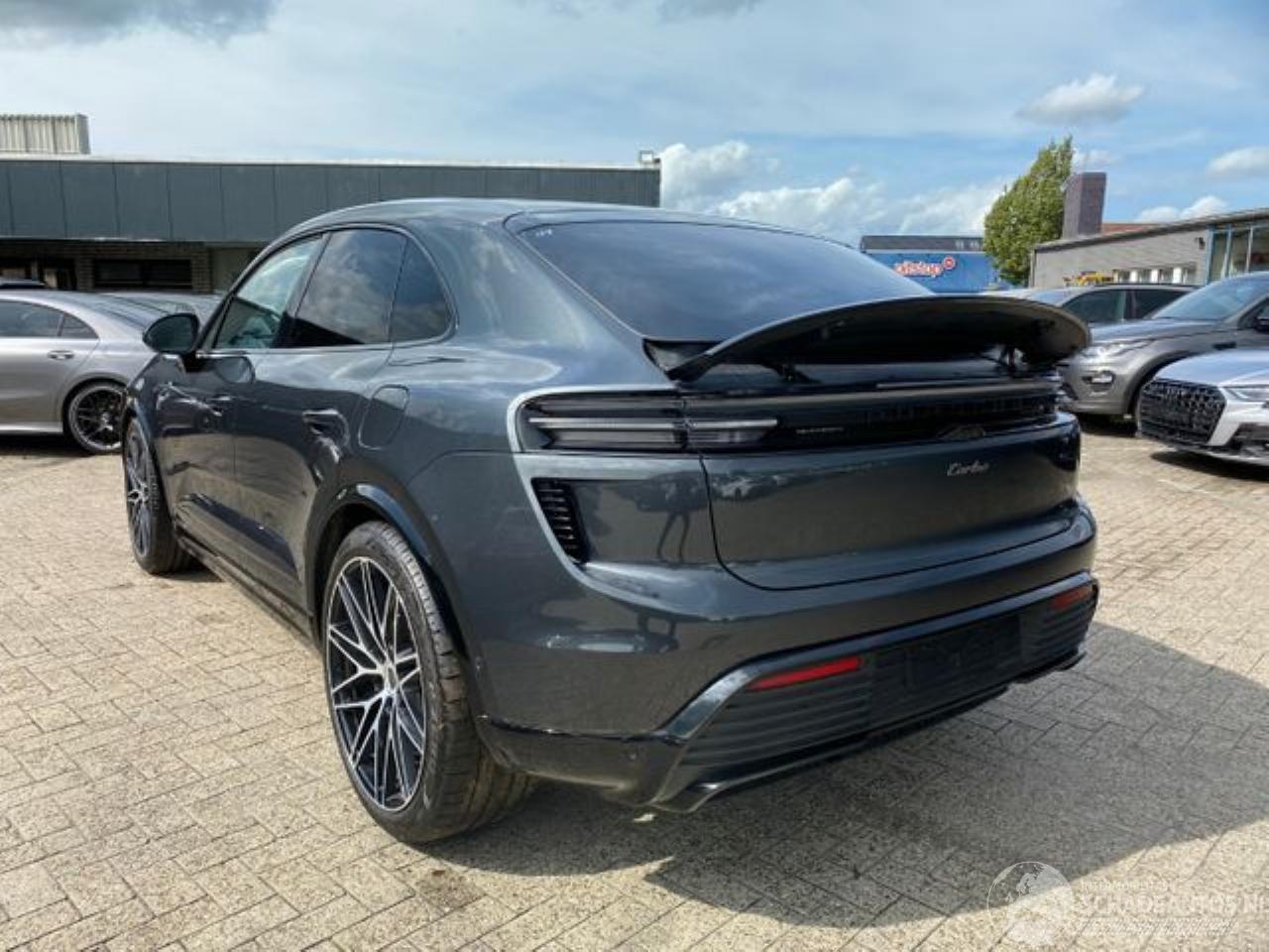 Porsche Macan Turbo *PANO - NAVI - KAM - BOSE*