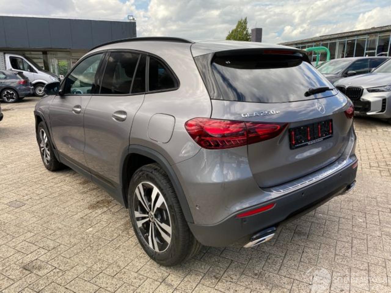 Mercedes GLA 250e Progressive Line Advanced * KAM - NAV *