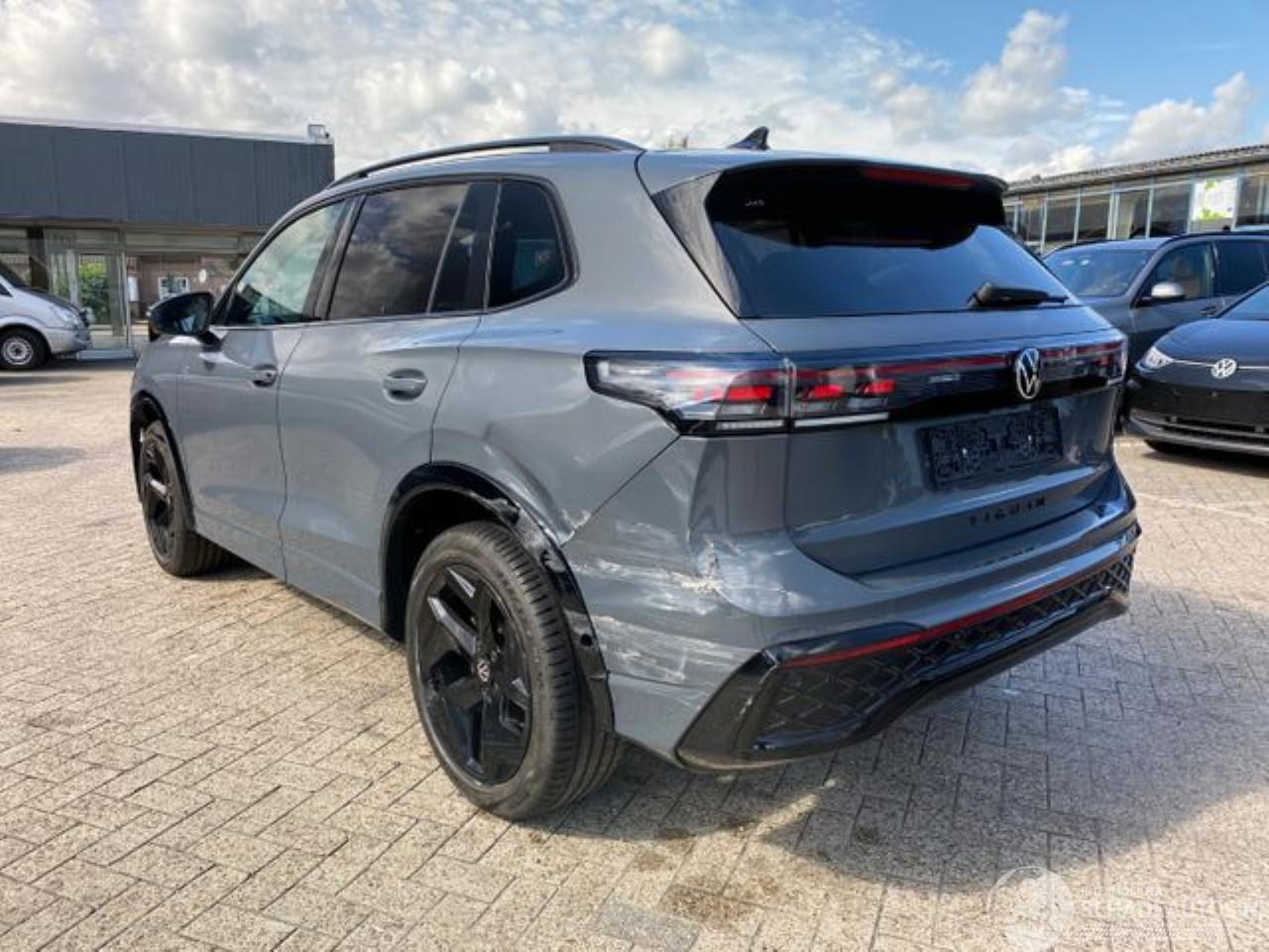 Volkswagen Tiguan 2.0 TDI DSG 4Motion R-Line * KAM - NAVI *