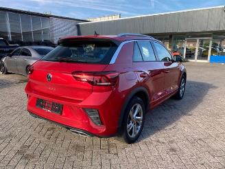 Vaurioauto  passenger cars Volkswagen T-Roc 1.5 TSI DSG R-Line * KAM - NAV - PANO * 2022/9