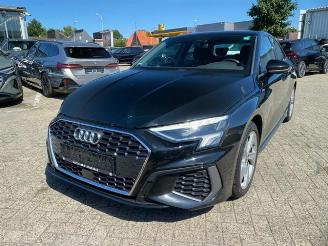 Coche accidentado Audi A3 Limousine 35 TFSI S tronic S line *NAVI-KAM* 2023/11