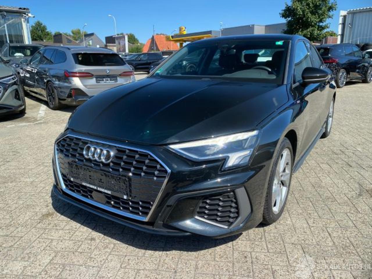 Audi A3 Limousine 35 TFSI S tronic S line *NAVI-KAM*