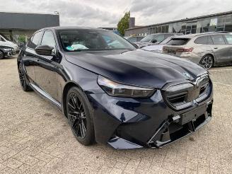 Unfallwagen BMW M5 *HEAD-UP - KERAMIK - CARBON-PAKET -B&W* 2025/1