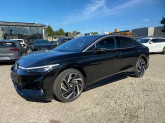 krockskadad bil auto Volkswagen ID.7 Pro * HUD - PANO - KAM - H&K * 2024/7